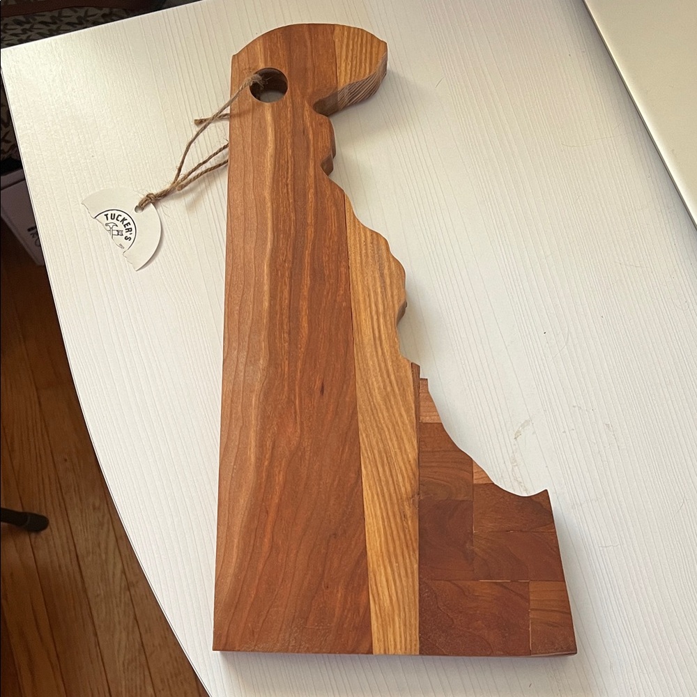 Tucker's Delaware Rustic Brown Wooden Board